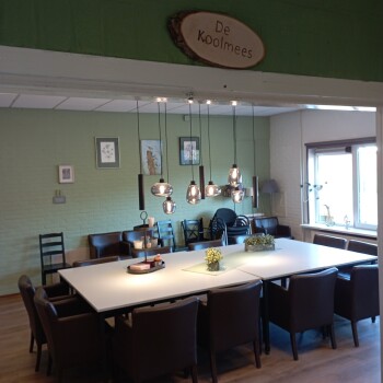 Vergaderen in huiselijke sfeer.